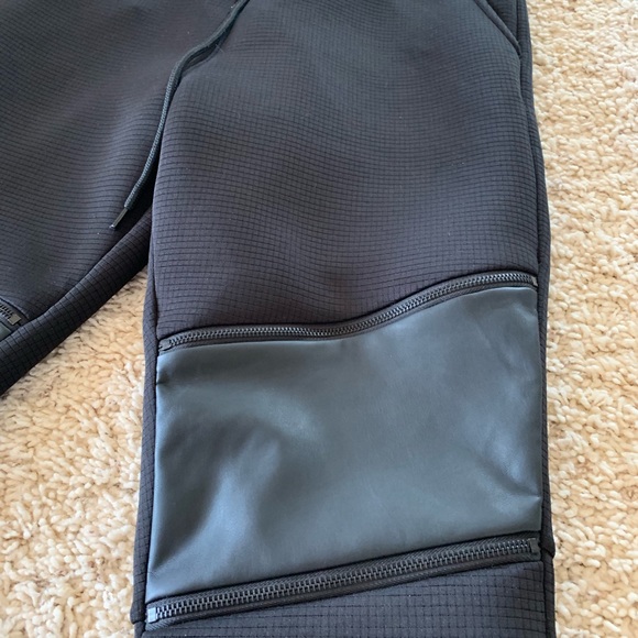 🆕 Guess Los Angeles scuba knit grid joggers - Picture 7 of 8